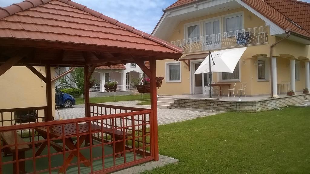 Erika Vendeghaz Hotel Bük Екстериор снимка